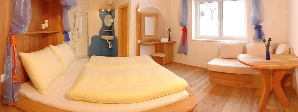 סול Bed & Breakfast Landhaus Strasser מראה חיצוני תמונה