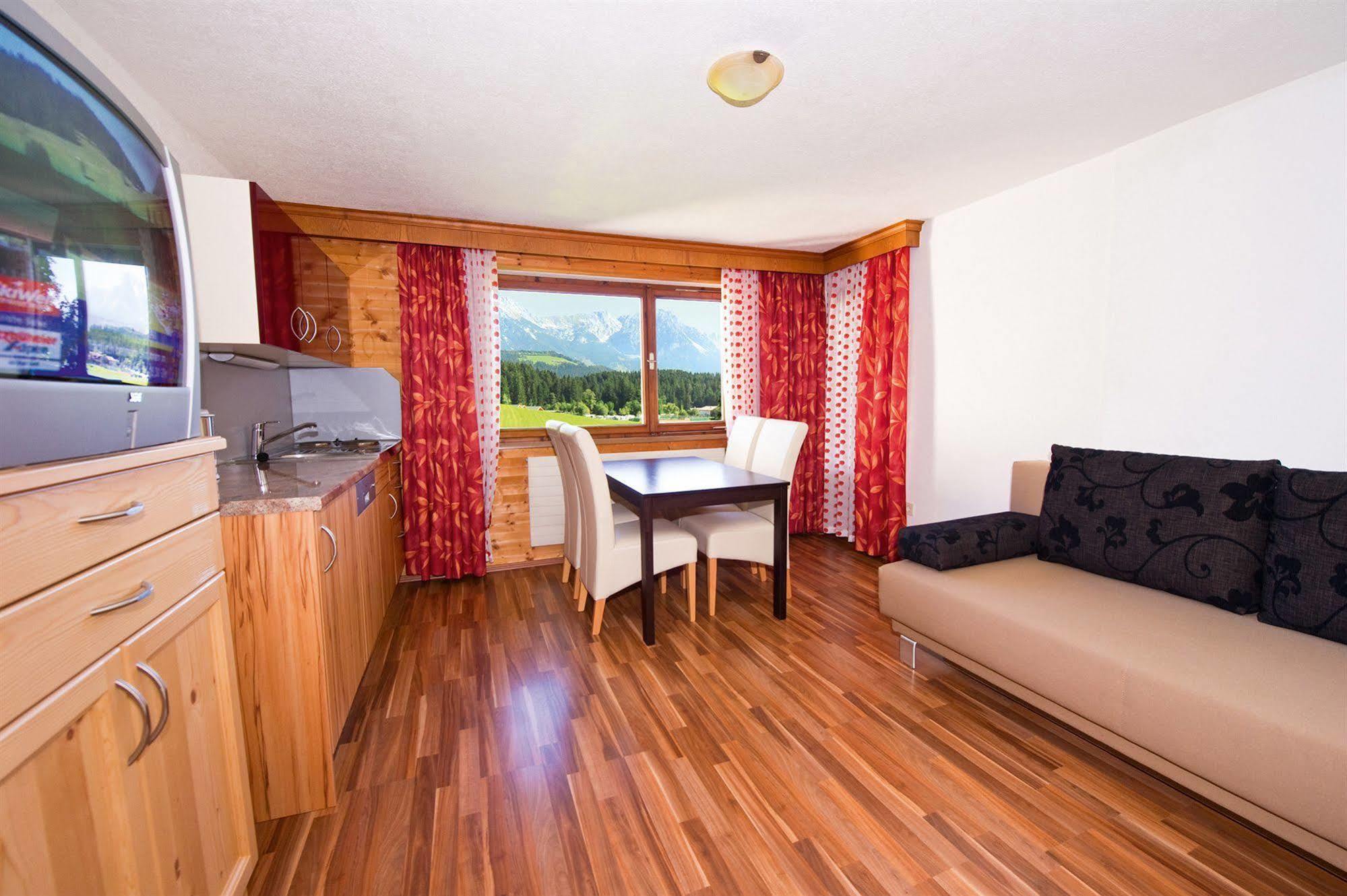 סול Bed & Breakfast Landhaus Strasser מראה חיצוני תמונה