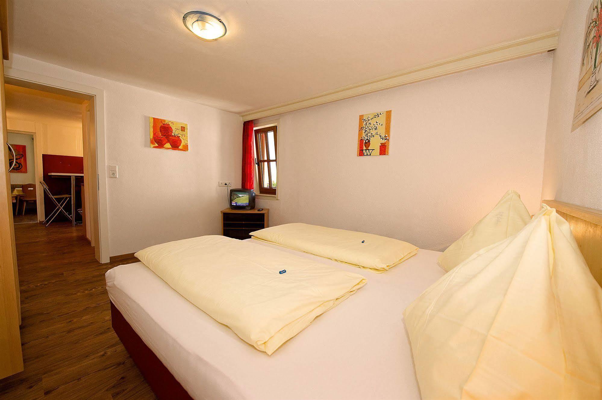 סול Bed & Breakfast Landhaus Strasser מראה חיצוני תמונה