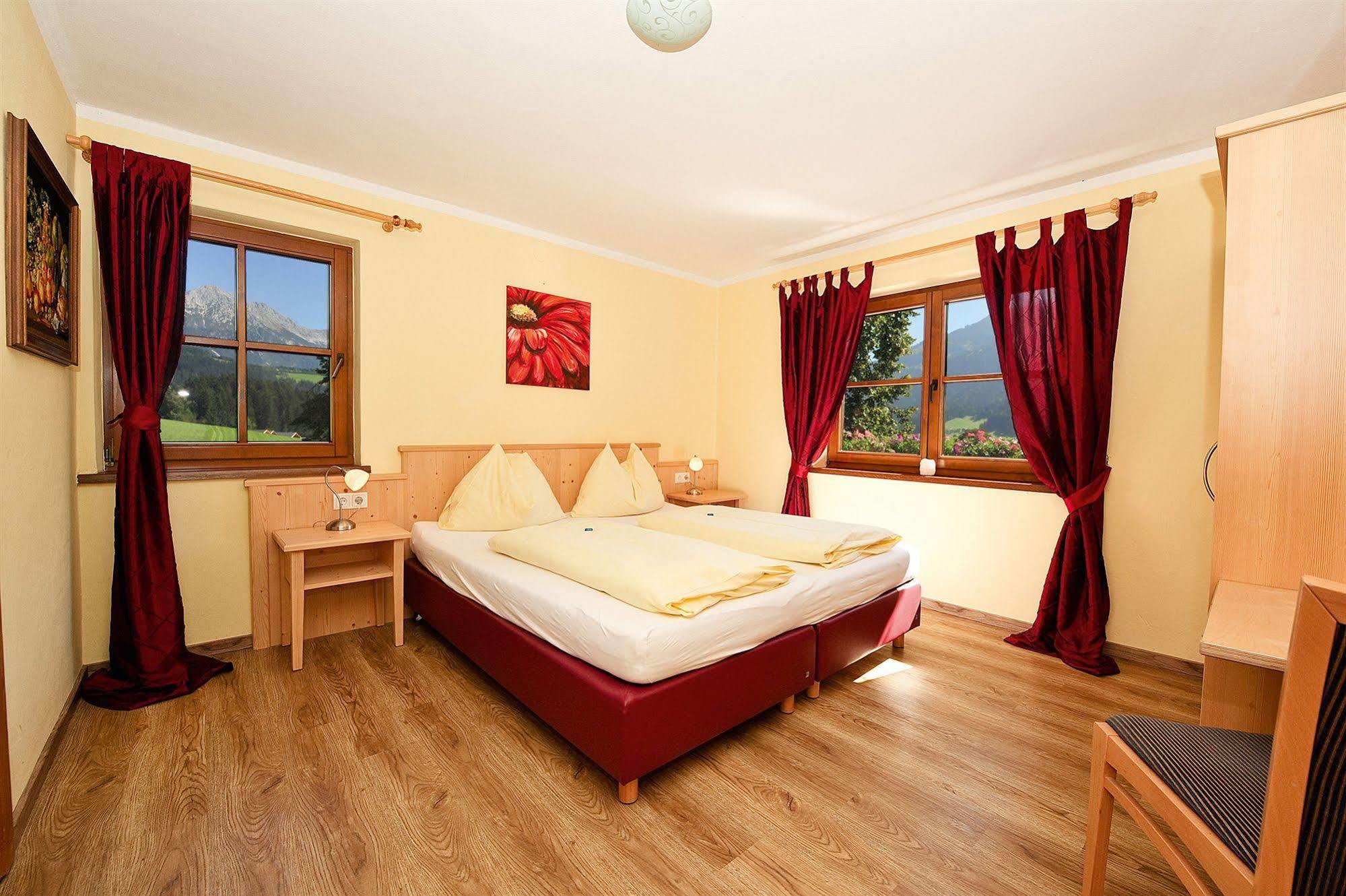 סול Bed & Breakfast Landhaus Strasser מראה חיצוני תמונה